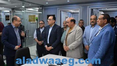 صورة رئيس الوزراء يتفقد مركز السيطرة للشبكة الوطنية للطوارئ والسلامة العامة بمحافظة أسوان