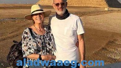 صورة الثانية في عام، توم هانكس في مصر رفقة زوجته ورواج فيديو “الملوخية بالأرانب
