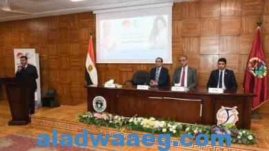 صورة محافظ الفيوم ورئيس الجامعة يشهدان ختام برنامج “المرأة تقود في المحافظات المصرية