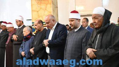 صورة محافظ قنا يفتتح مسجد ذو النورين بدشنا ويؤدى صلاة التراويح