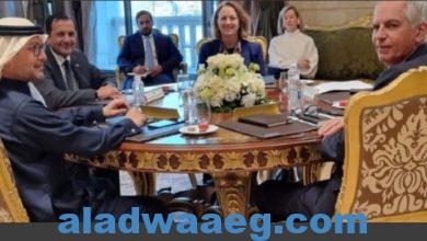 صورة لقاء “الخماسية” في السفارة.. دحض تباين الموقف القطري
