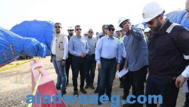 صورة وزير البترول والثروة المعدنية يتفقد الأعمال الإنشائية لمصنع السويس لمشتقات الميثانول بميناء دمياط